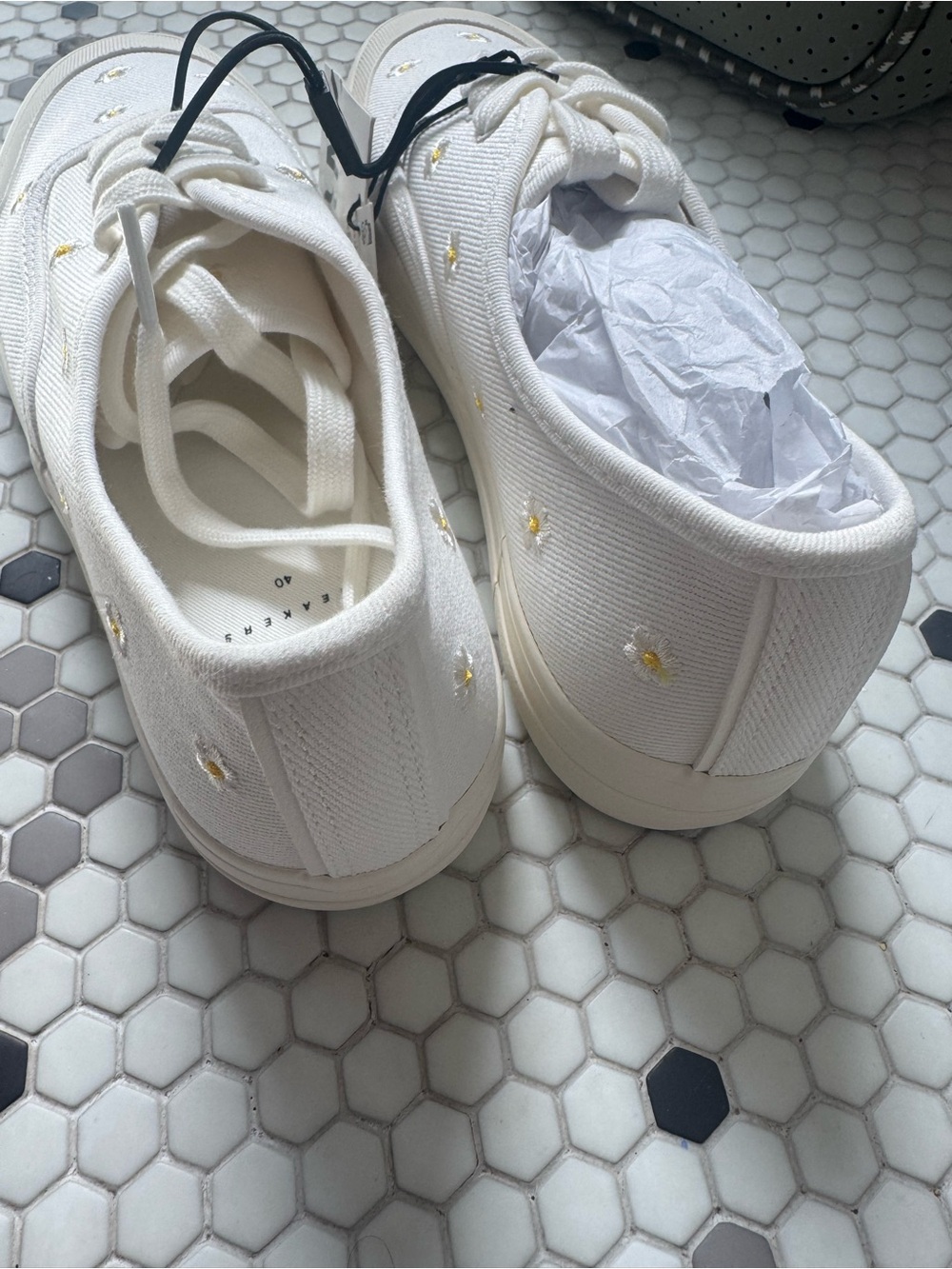 Zara White Canvas Platform Sneakers with Daisy Embroidery size 9 New - Picture 3 of 4